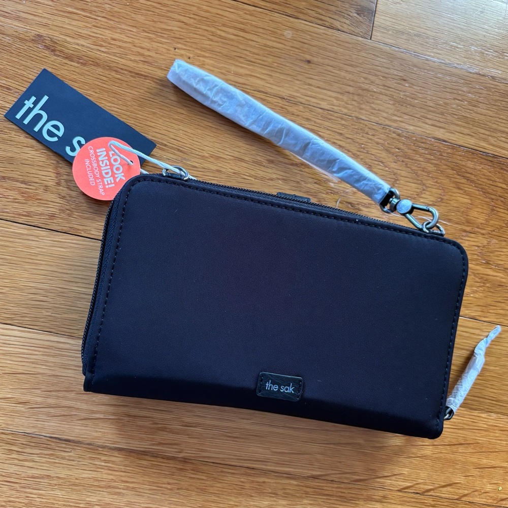 🌸 The Sak Nylon Wristlet with Crossbody Strap 🌸